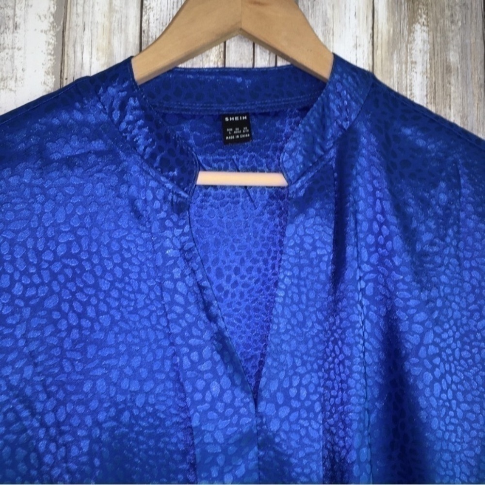 Shein Blue Oversized Snake Print Popover Blouse - Picture 3 of 4